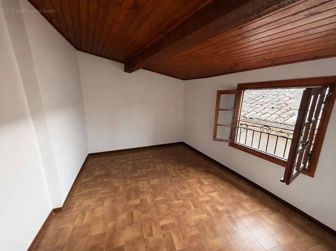 Maison de village divisée  en deux appartements, 2 pièces avec terrasse et 1 studio indépendant - photo 9