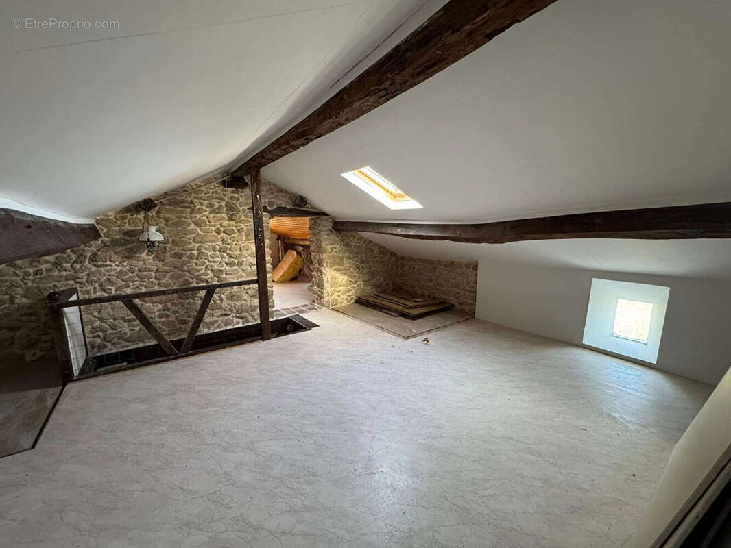 Maison à SAINT-LEGER-MAGNAZEIX