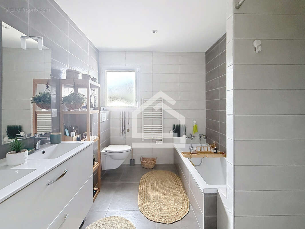 Saint Aubin de Médoc - Exclusivité - Maison avec trois chambres et garage dans un environnement privilégié - photo 11