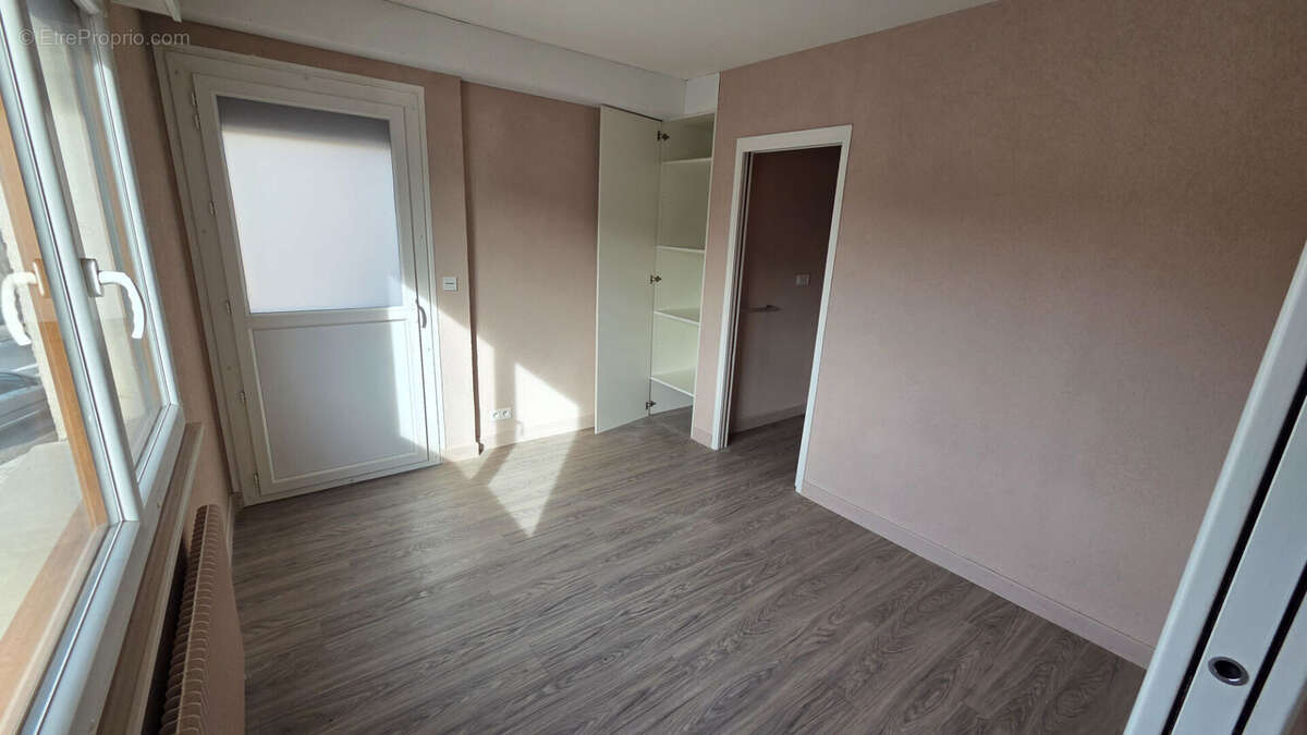 Appartement à BONNE