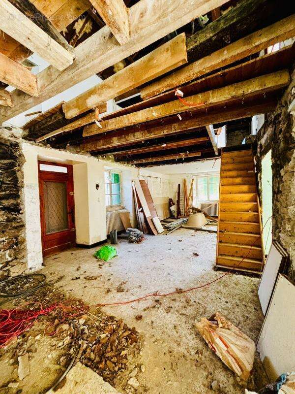 Maison à PIED-DE-BORNE