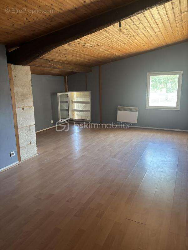Maison De Caractère en Pierre à rénover De 90m2 -3 Chambres + Bureau - Jardin -Fort Potentiel - photo 4