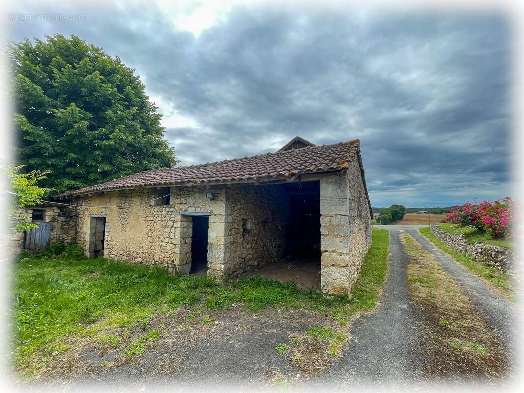 Maison à CLERMONT-DE-BEAUREGARD
