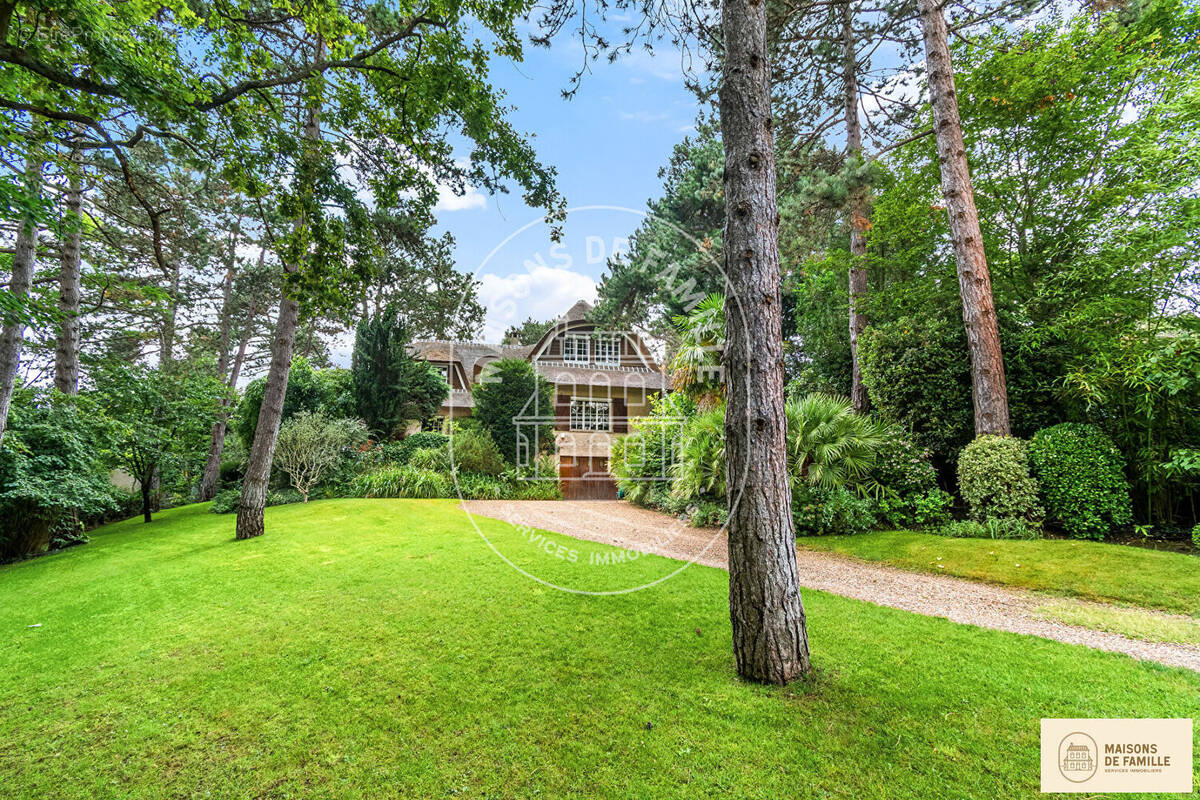 Maison à LA CELLE-SAINT-CLOUD