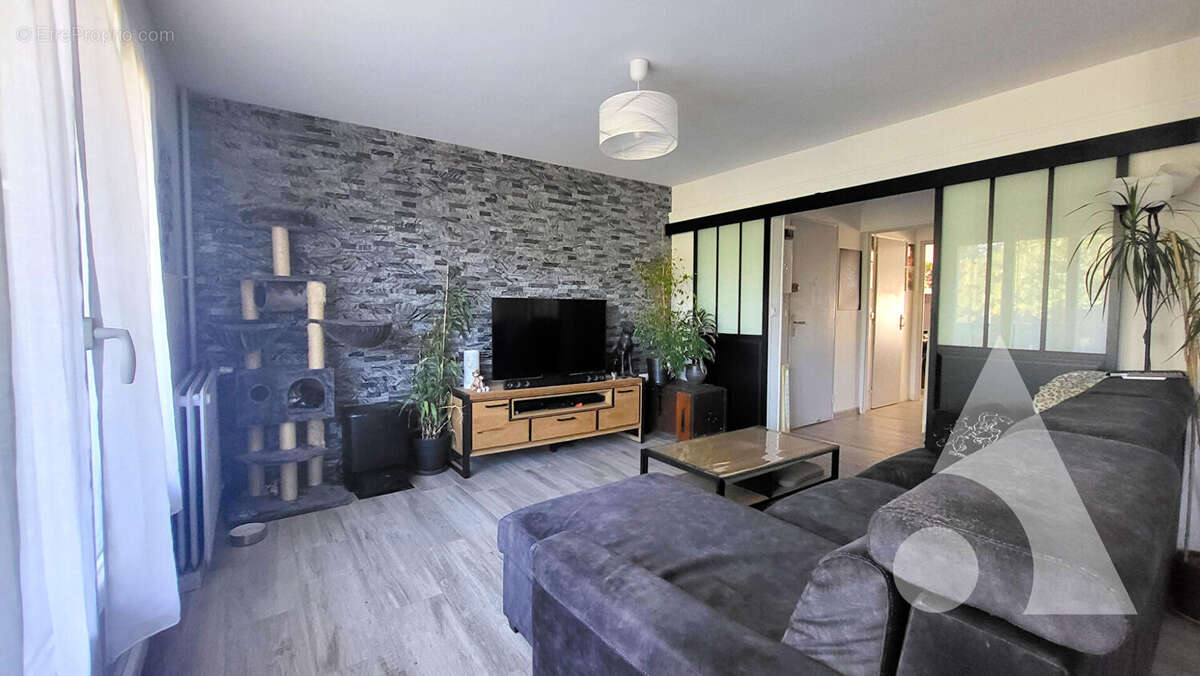 Herblay Sur Seine - Appartement 5 pièces  de 96m²  avec balcon, caves, parking et box - photo 2