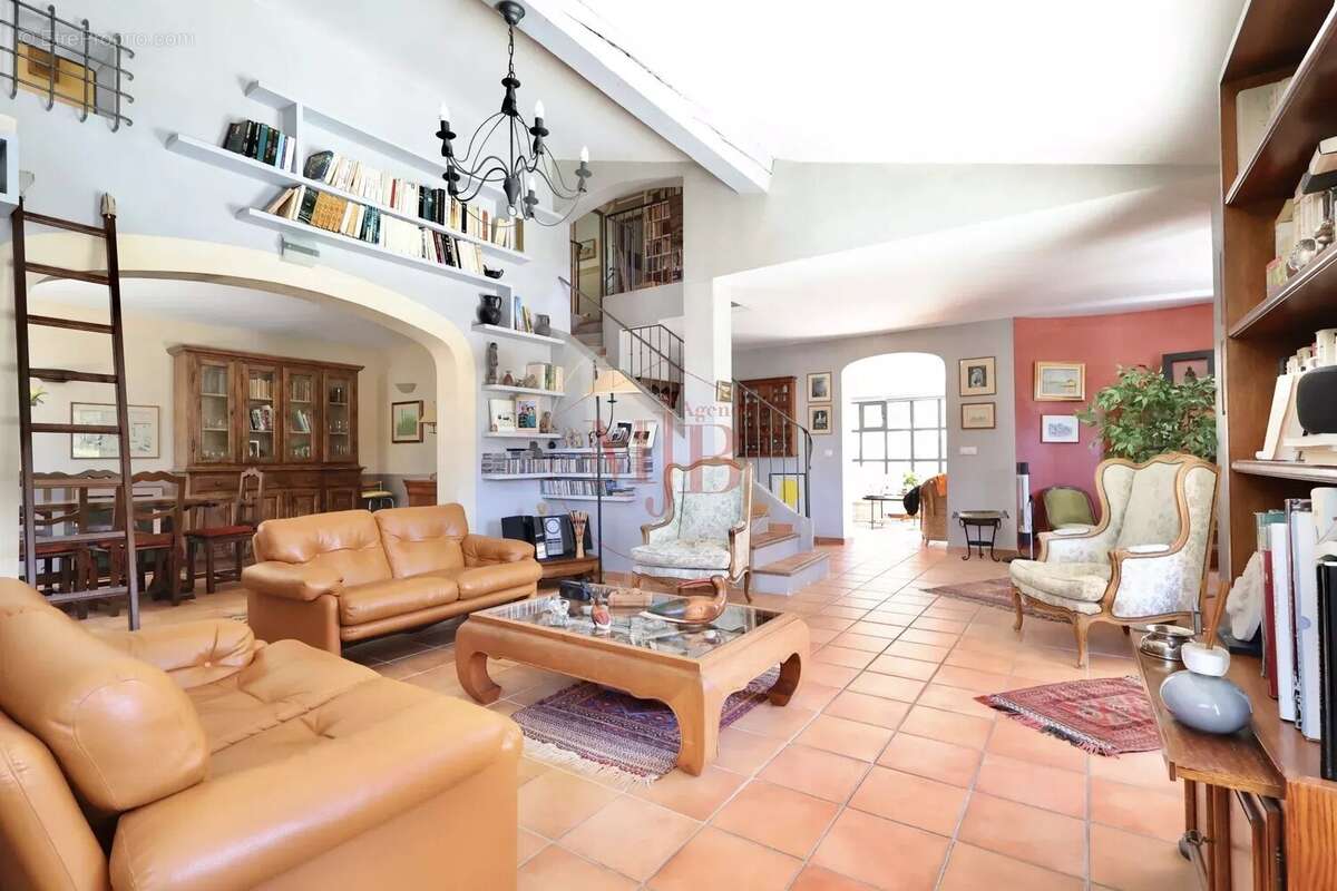 Maison à LE THOLONET
