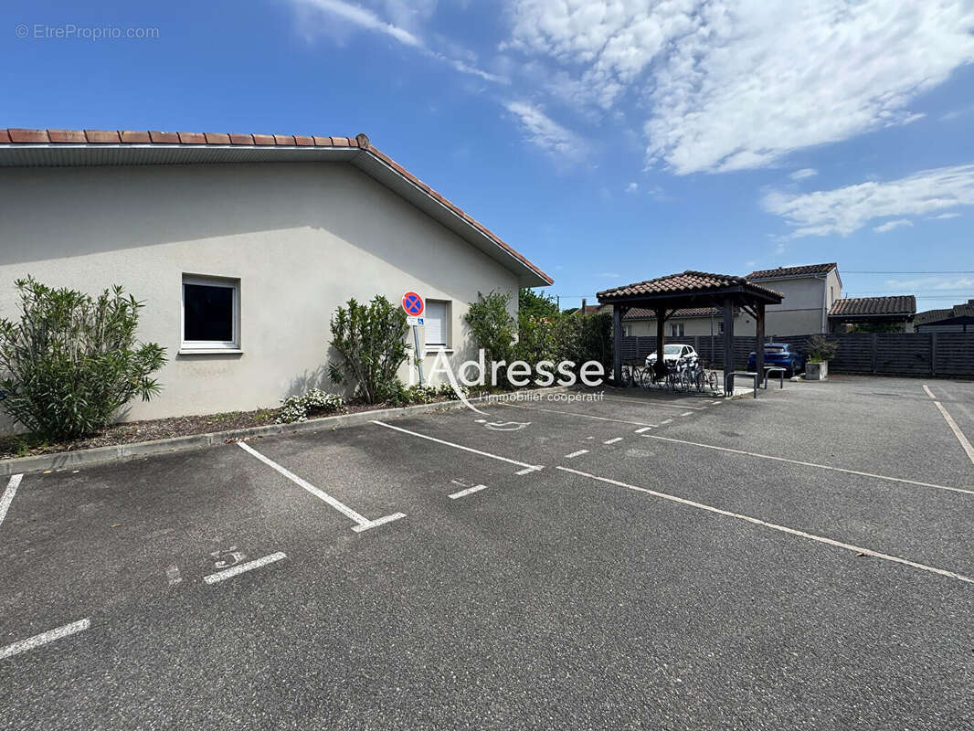 Exclusivité l'Adresse Immobilier - St Alban - T2 en rez-de-jardin avec terrasse, jardin privatif et 2 parkings - photo 7