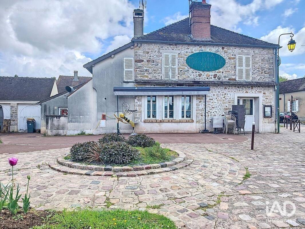 Photo 1 - Commerce à VERNOU-LA-CELLE-SUR-SEINE