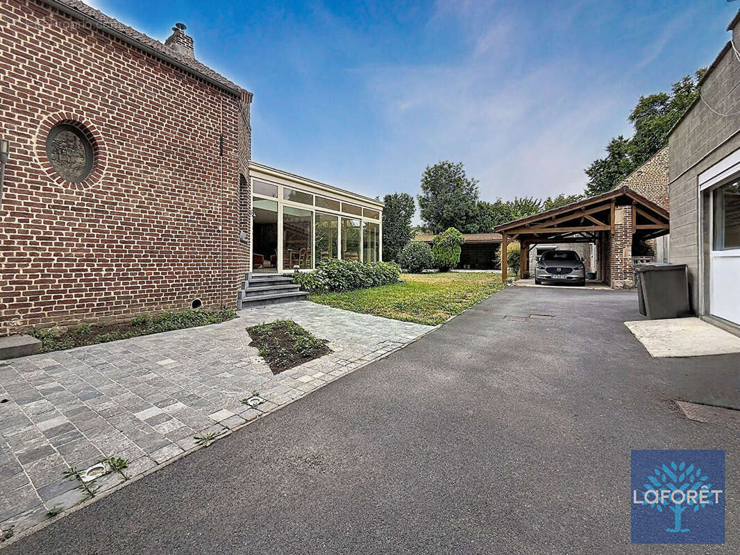 Magnifique maison avec stationnements et dépendances à Haspres - photo 17