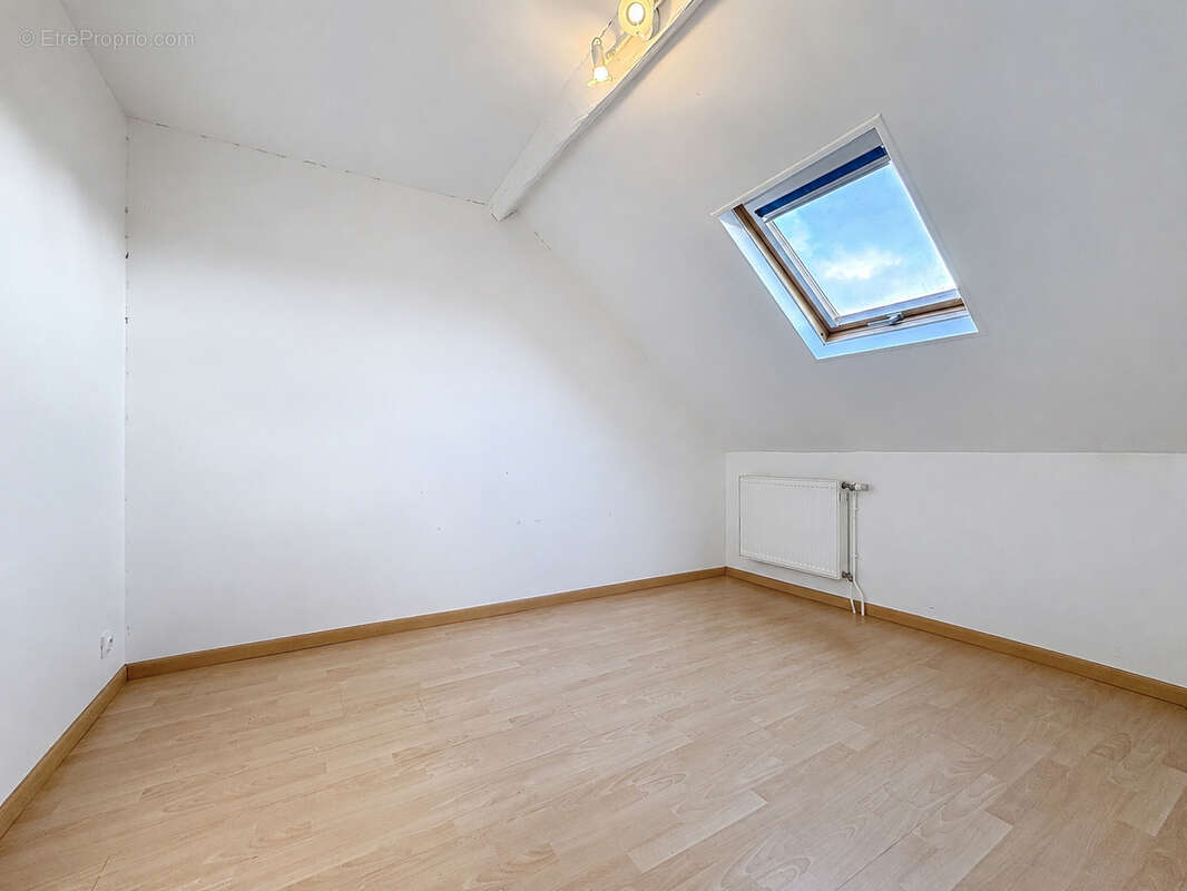 Maison de ville 4 chambres 59880 Saint-Saulve - photo 12