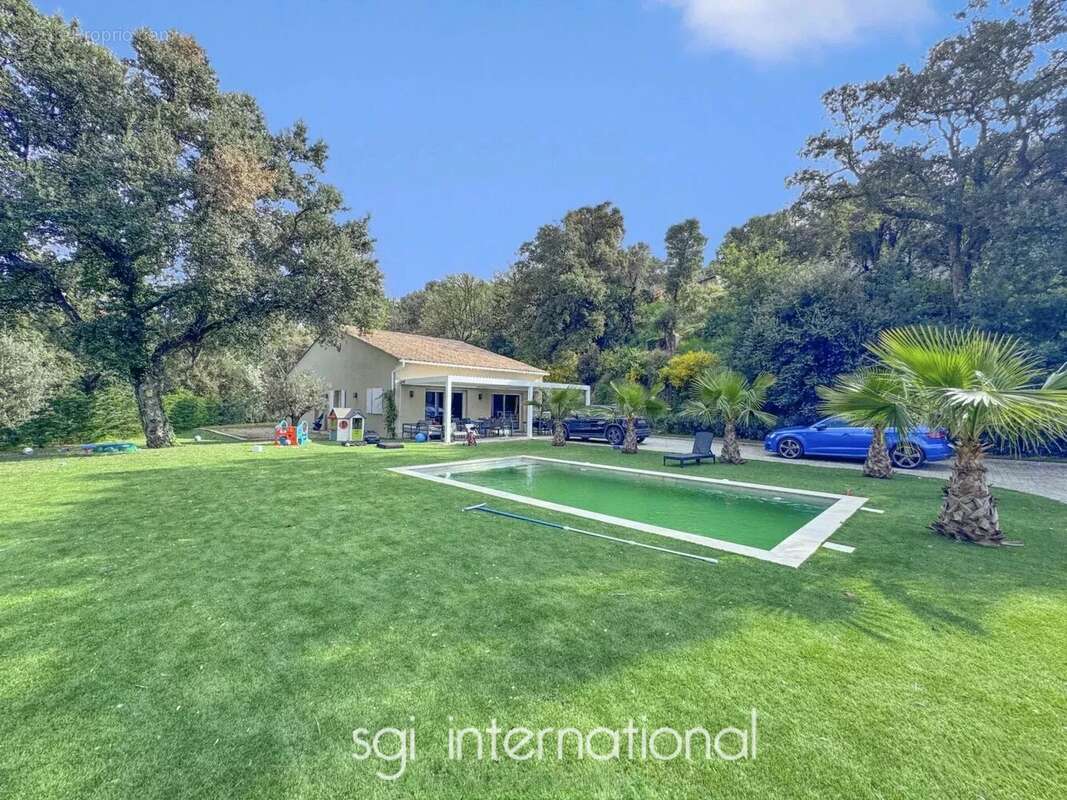 Maison à LA GARDE-FREINET