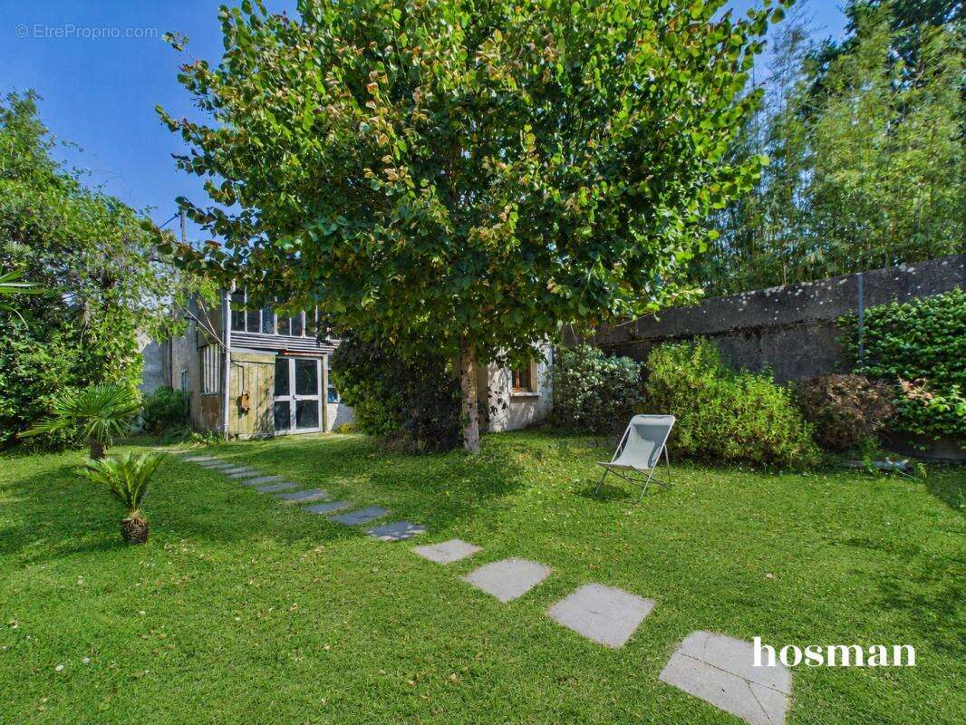 Ravissante maison traversante et lumineuse de 110 m2 habitables (116 m2 au sol) au calme en second rideau avec jardin et 2 dépen - photo 2