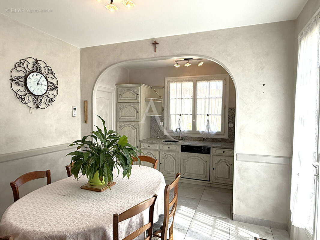 Maison à SAINT-GEORGES-DE-POINTINDOUX