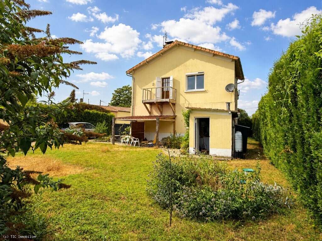 Charmante Maison En Pierre Du XIXe Siècle Avec Vue Sur La Campagne - photo 2