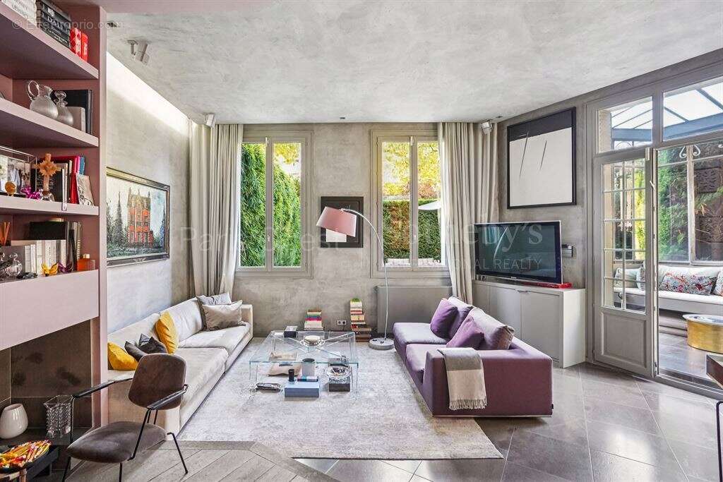 Appartement à PARIS-16E