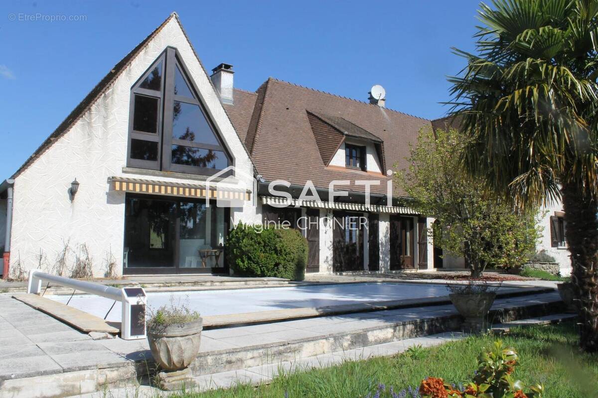 Photo 1 - Maison à SAINT-REMY-EN-ROLLAT