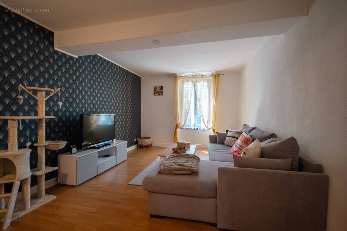 Maison à MARINGUES