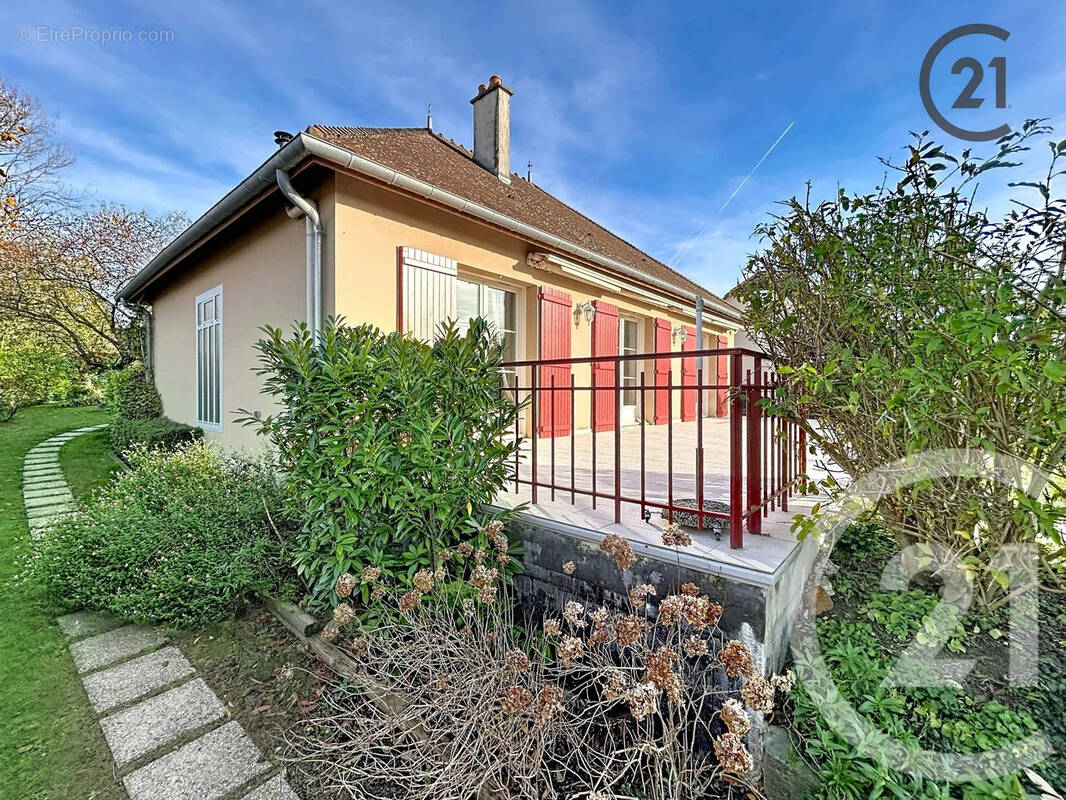 Maison à LAUBRESSEL