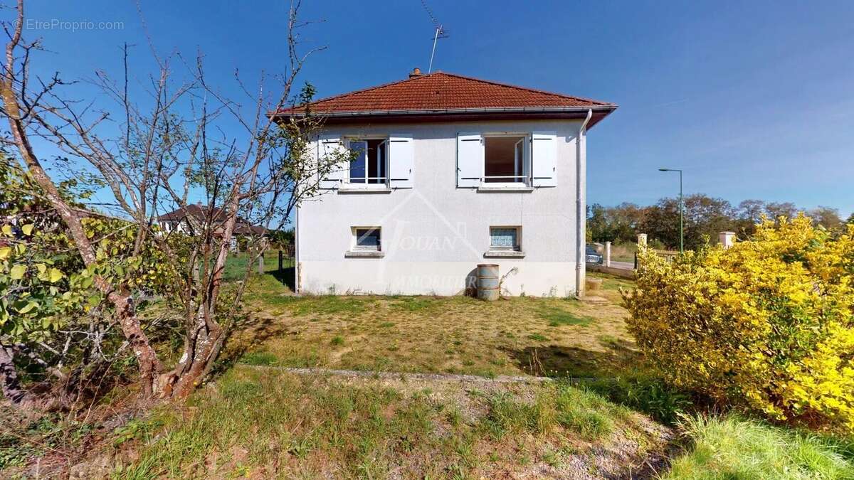 Maison à THIEL-SUR-ACOLIN