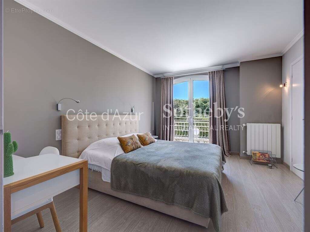 Villa d’exception avec vue mer, entièrement rénovée à La Roquette-sur-Siagne - photo 18