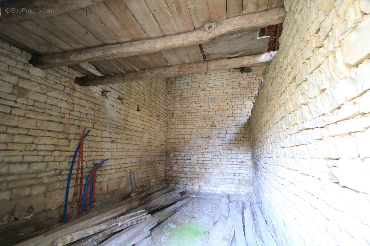 Maison à MOULINS-EN-TONNERROIS