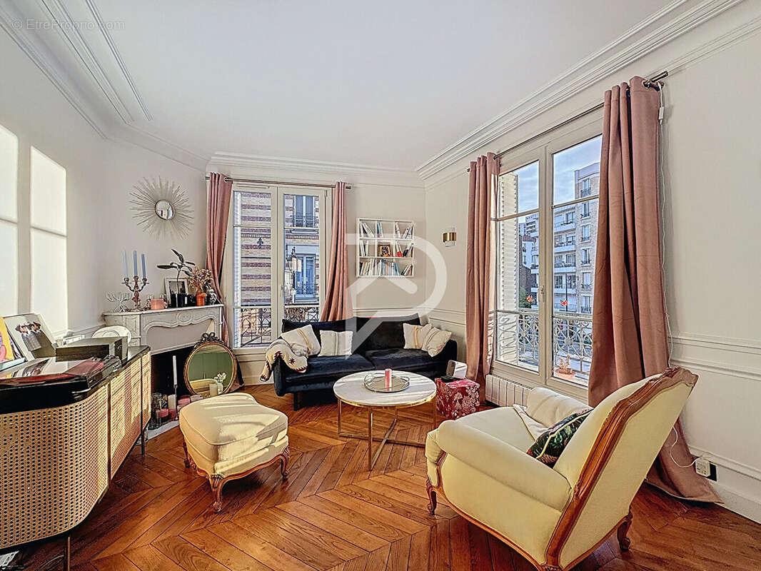 Appartement à COURBEVOIE