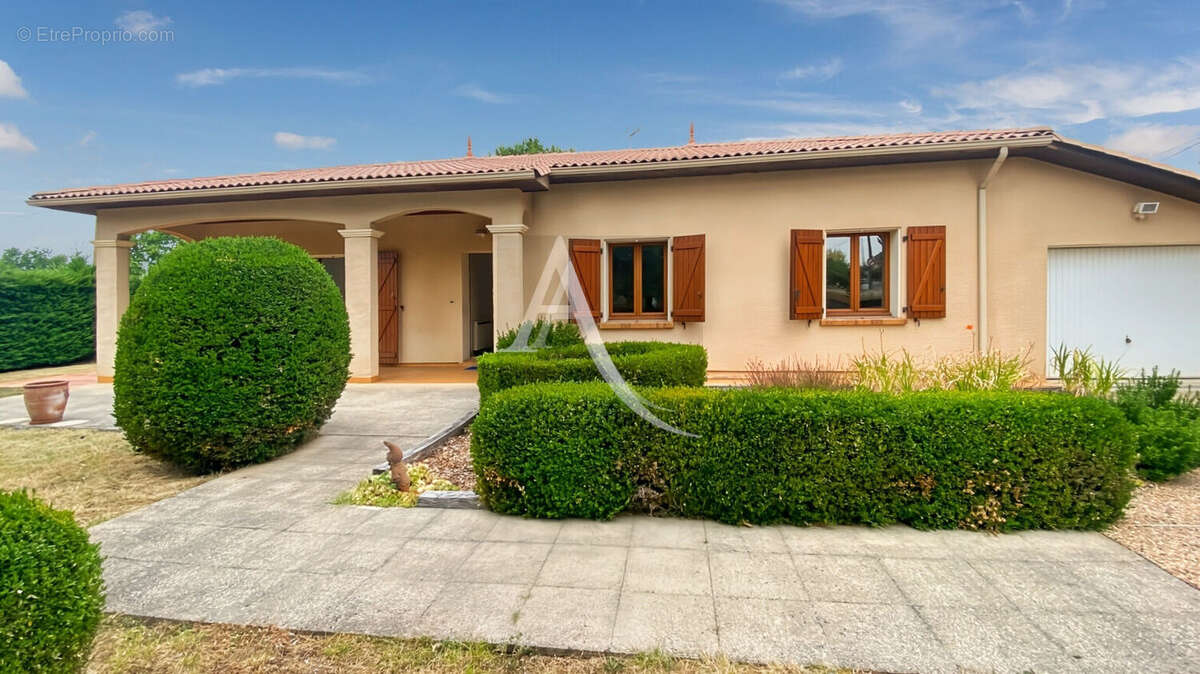 Maison de plain-pied avec jardin paysagé et dépendance à Saint-Vite - photo 2