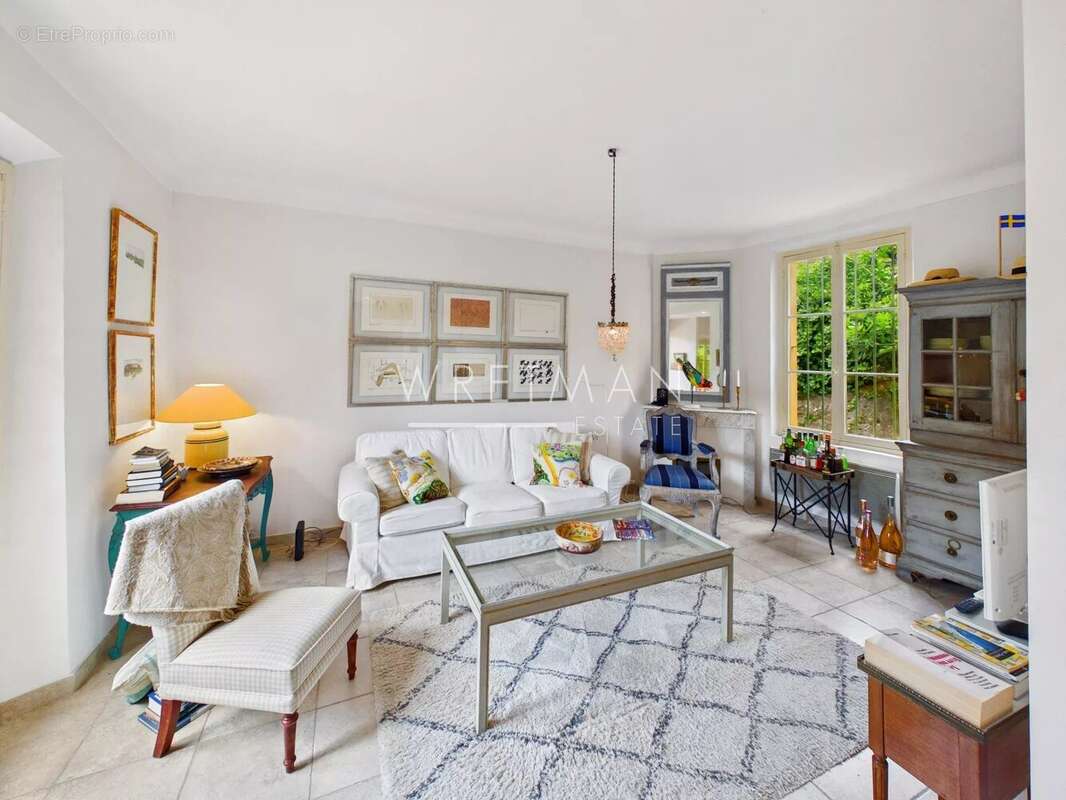 Appartement à TOURRETTES-SUR-LOUP