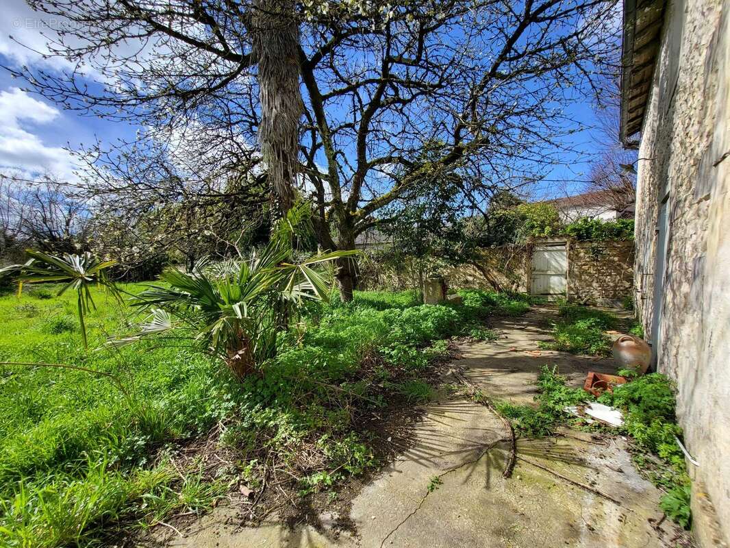 Maison à SAINT-JEAN-D&#039;ANGELY