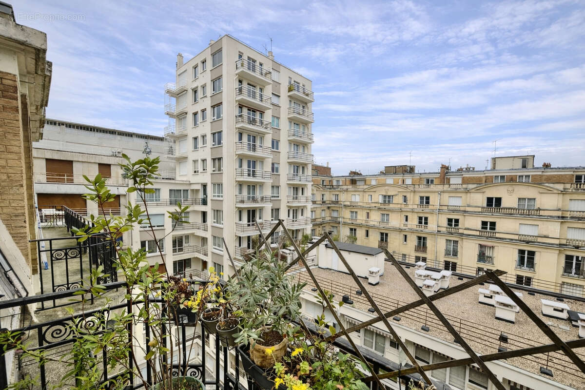 Appartement à PARIS-17E
