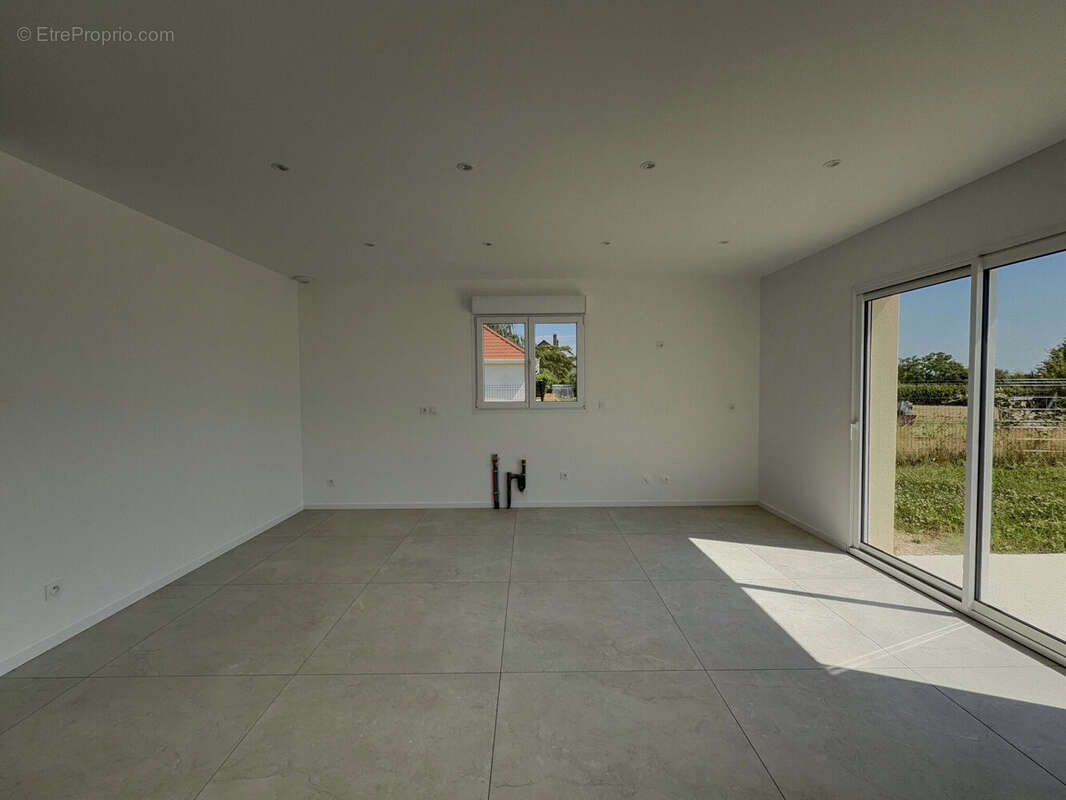 Maison 116 m² à Louhans  - photo 2
