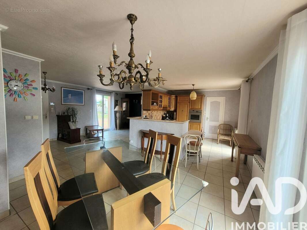 Photo 4 - Maison à SAINT-GERMAIN-LESPINASSE