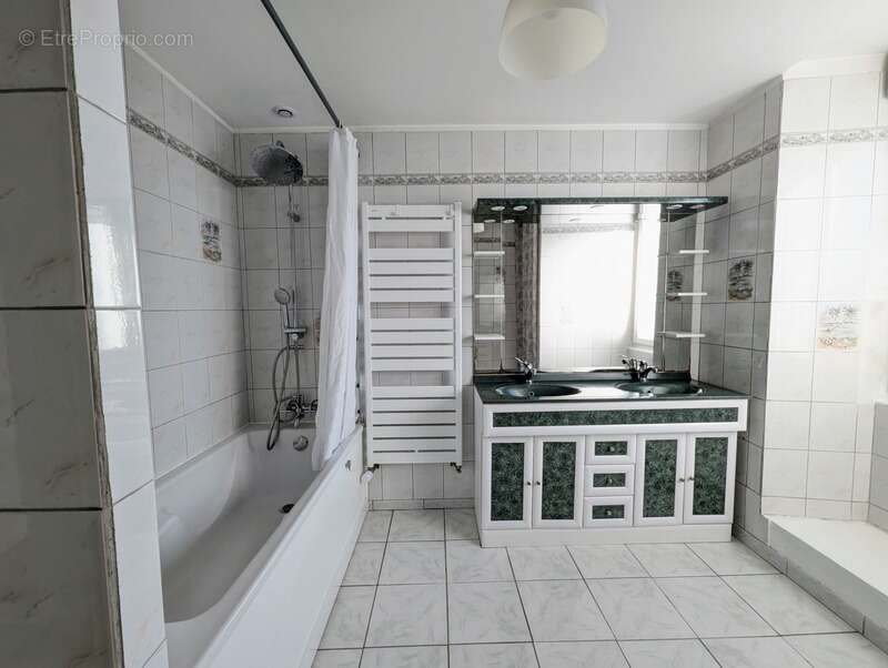 Maison à NUEIL-LES-AUBIERS