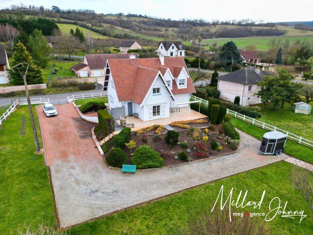 Maison à SAINT-LEGER-SUR-DHEUNE