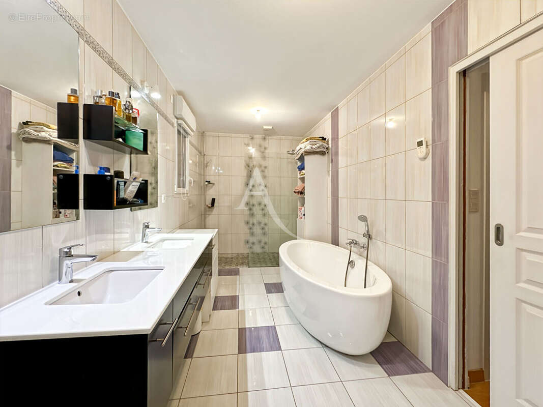 Maison à LE PERRIER