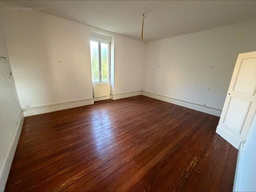 Appartement à SAINT-SERNIN-DU-BOIS