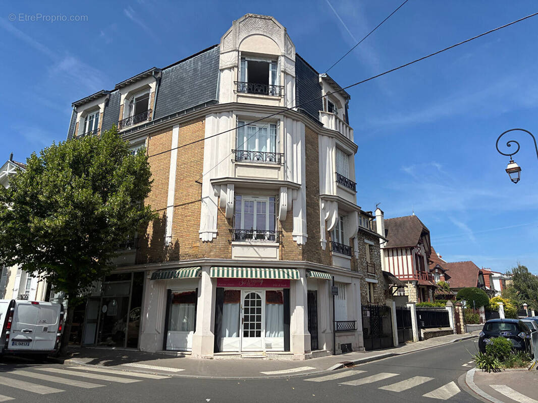 Appartement à ENGHIEN-LES-BAINS