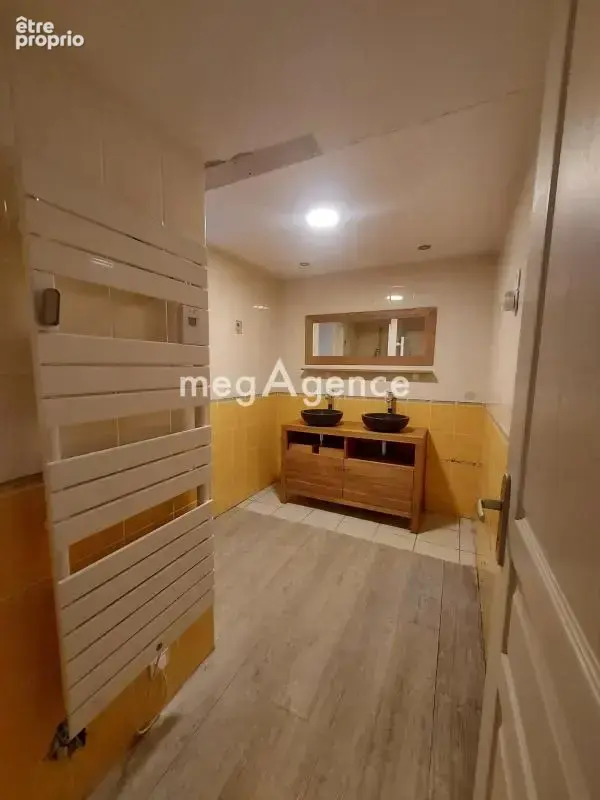 ERNÉE – Maison  d'environ 90 m² avec terrain de 500 m² et grand garage - photo 4