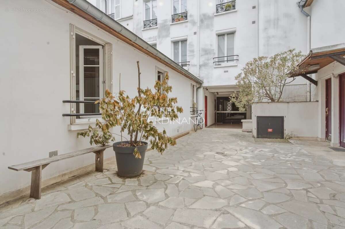 EXCLUSIVITE. Paris 17ème Batignolles. Truffaut. Idéal premier achat ou investissement locatif. 2 pièces 1 chambre. - photo 9