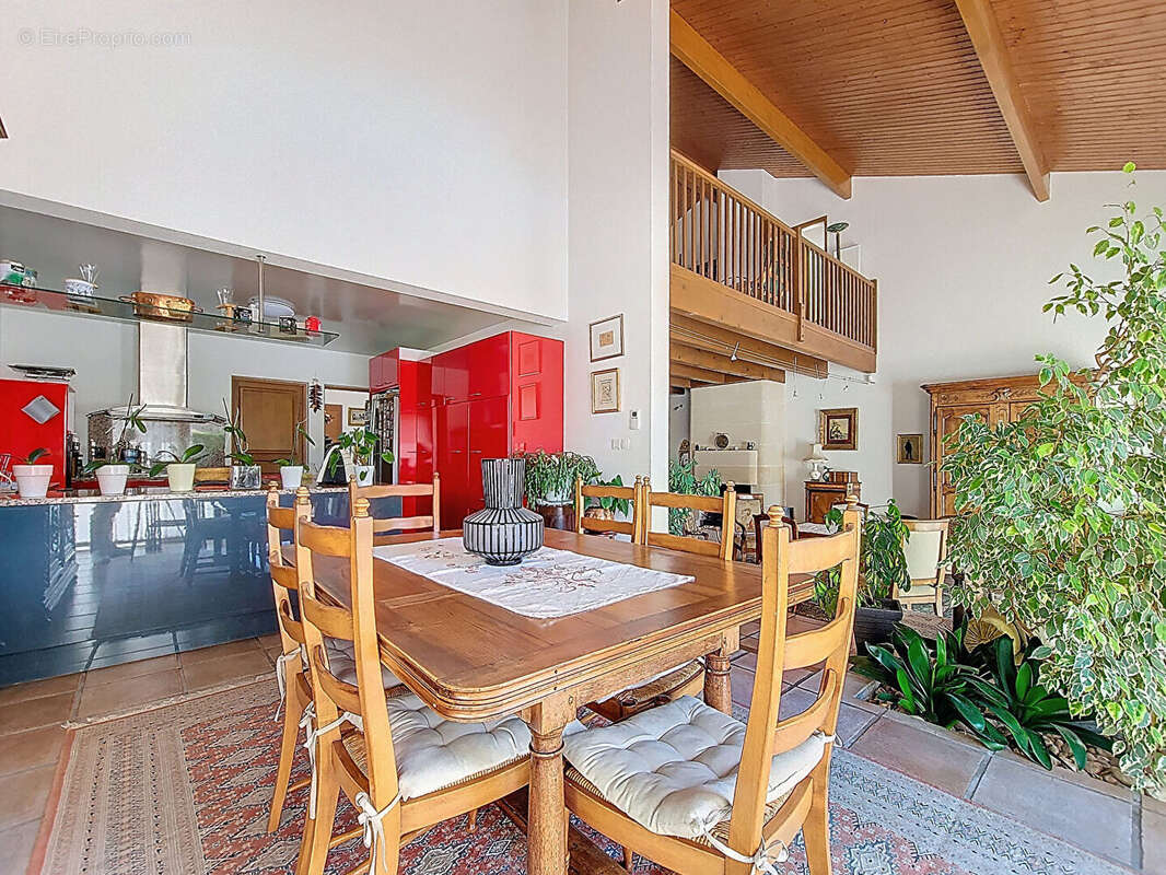 Maison à BLANQUEFORT