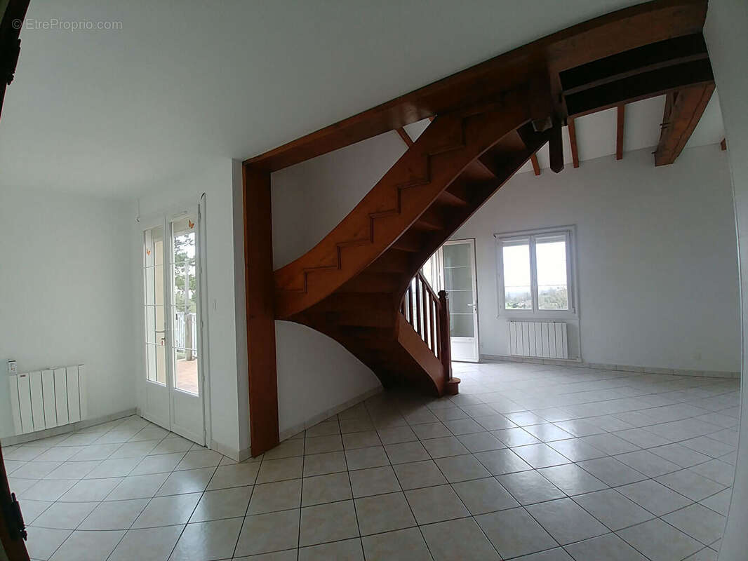 Maison à PUYLAROQUE