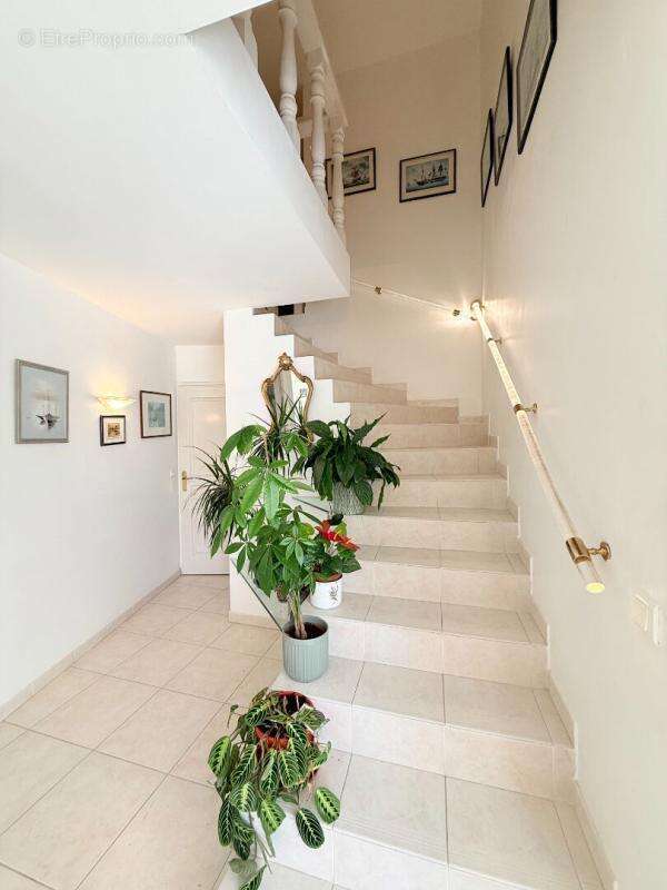Splendide Villa T6 avec vue mer panoramique -  Piscine - Double garage - photo 10