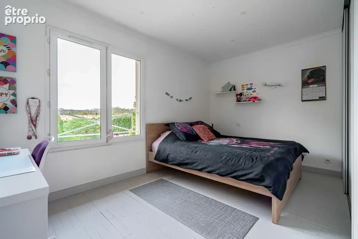 Maison de 240m2 - 8 pièces -  dans un cadre d exception a cailloux sur fontaines - photo 12