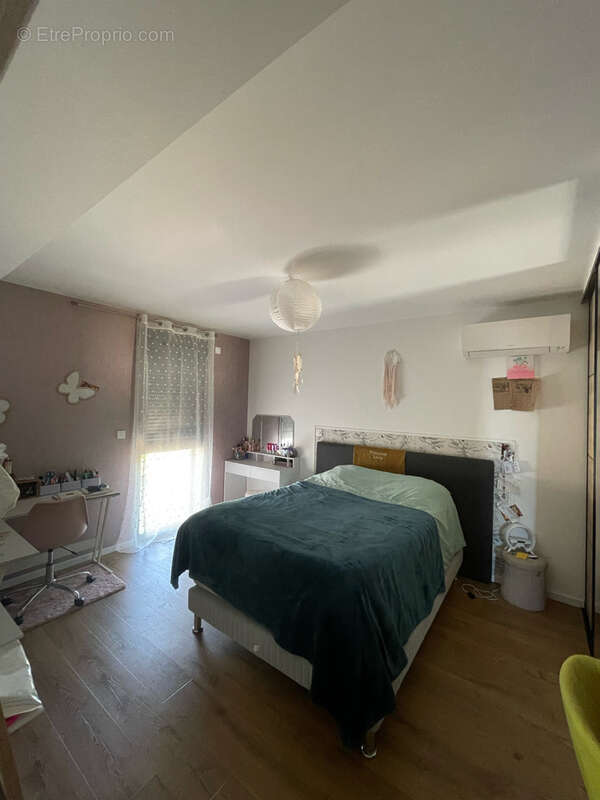 À vendre à Troyes, maison contemporaine de 149m2, 4 chambres, piscine, terrain de 571m2. - photo 5