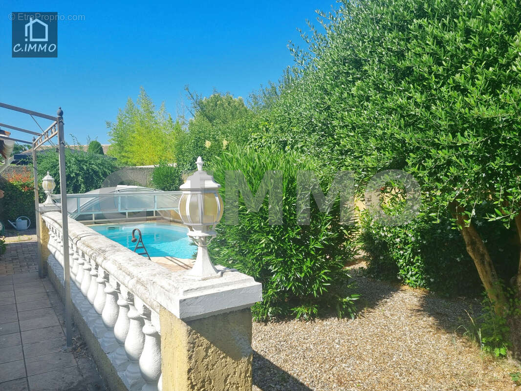 Jolie villa de PP de 104.81 m2 sur 600 m2 avec piscine. - photo 3