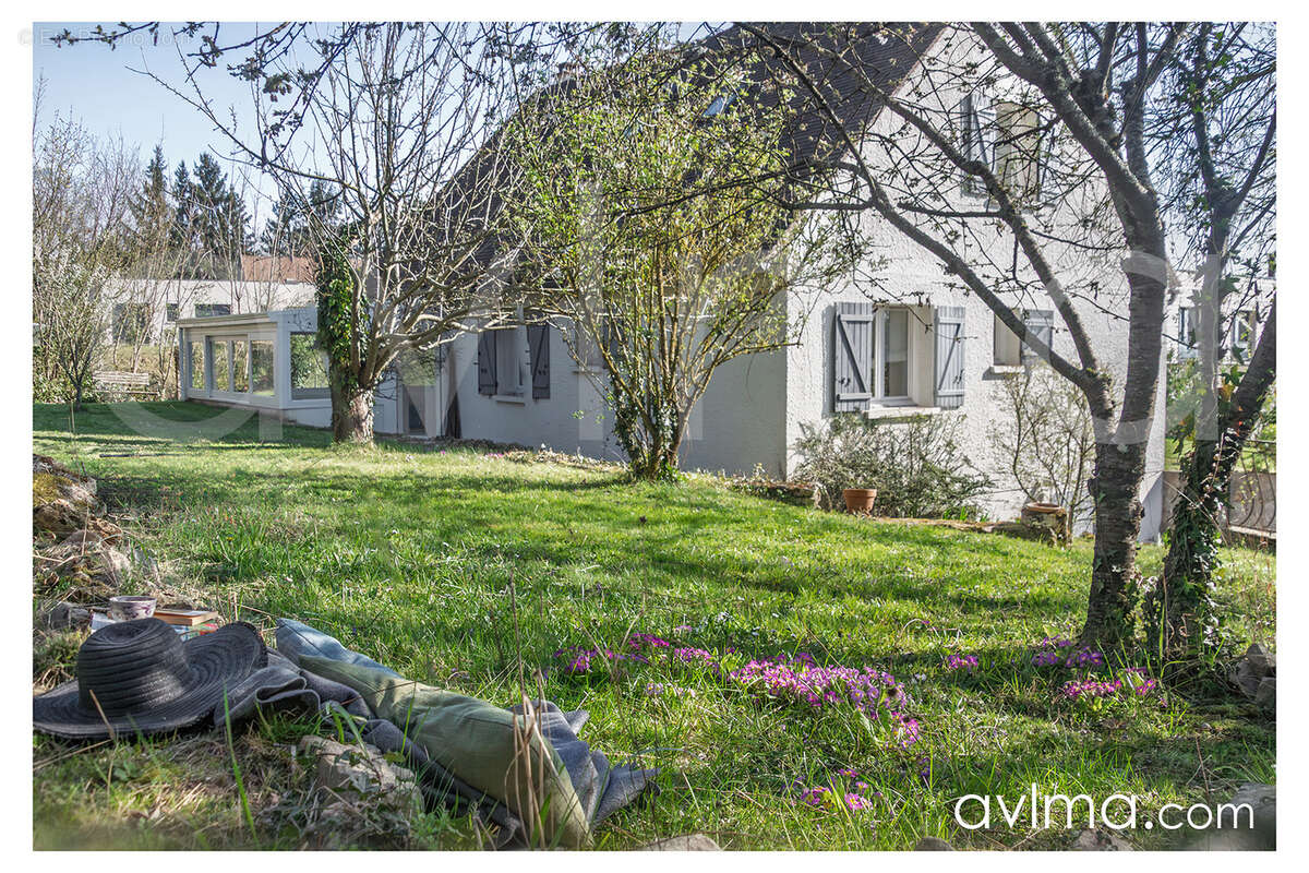 Maison à SAINT-NOM-LA-BRETECHE