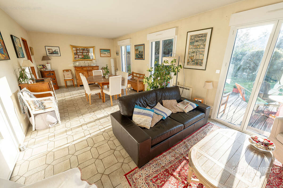 Maison à MONTGERMONT