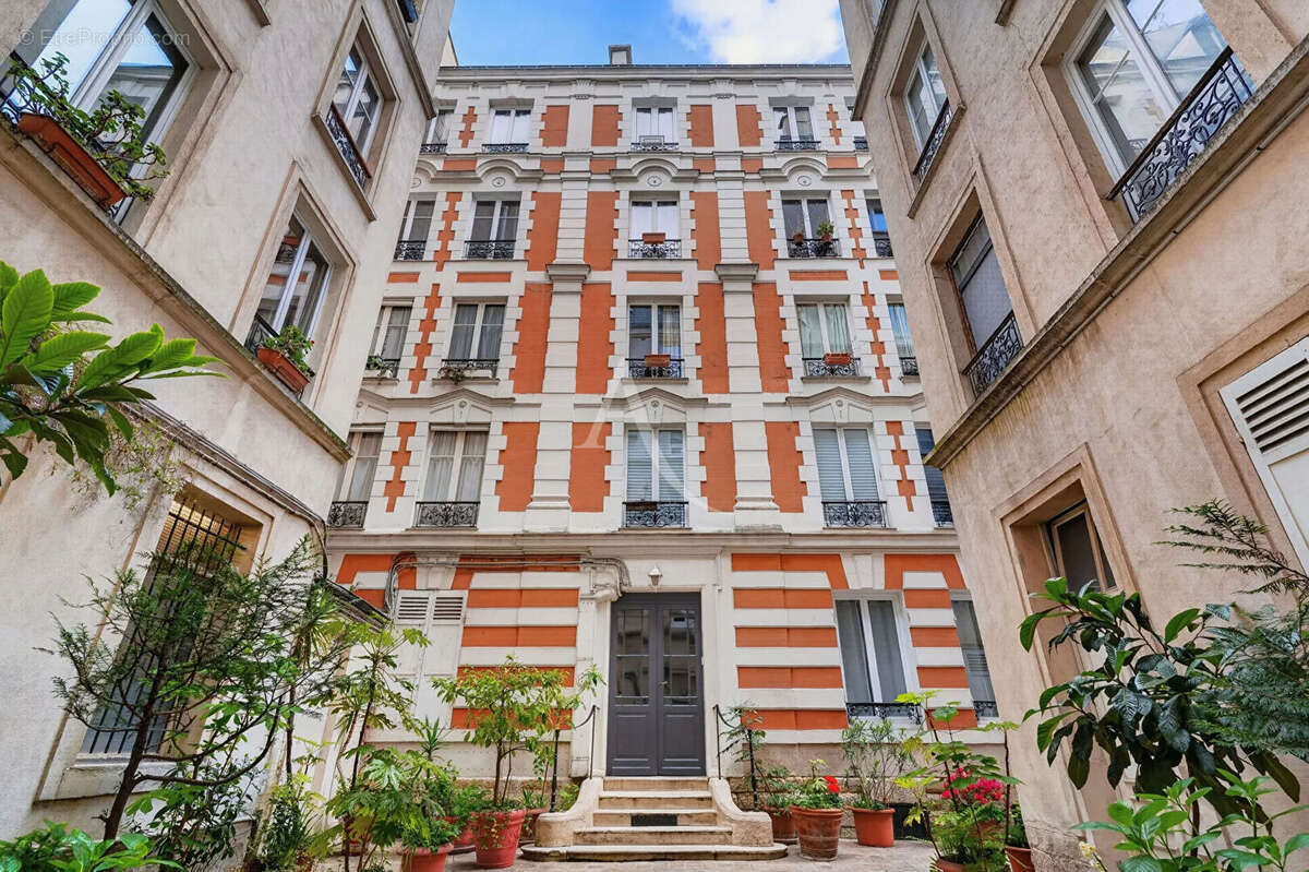 Appartement à PARIS-16E