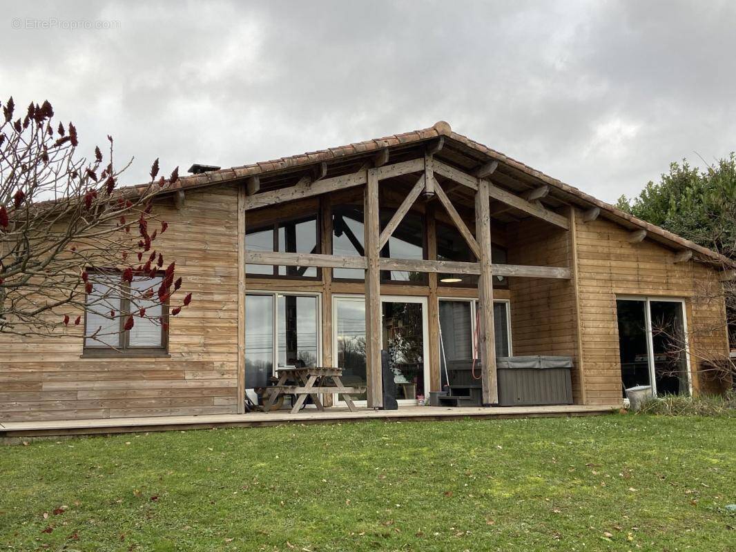 Maison à LA CHAPELLE-AUBAREIL