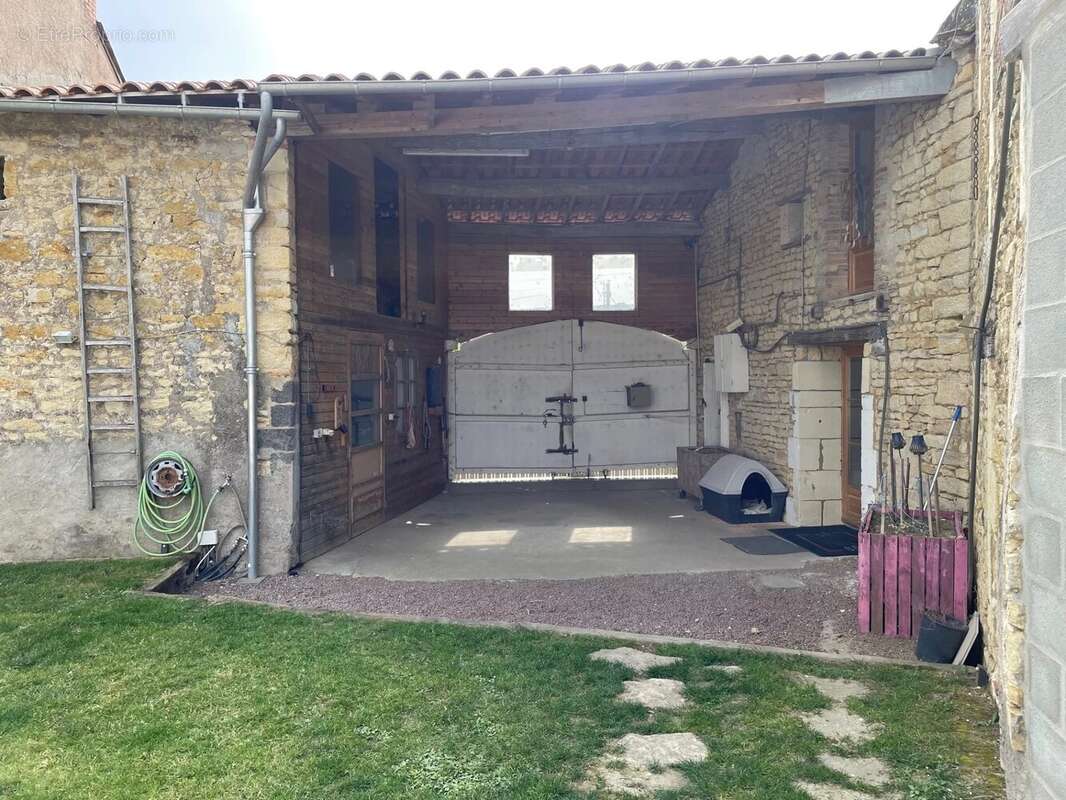 Maison à BRION-PRES-THOUET